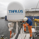 La PME de Ploemeur Thalos équipe les navires en antennes, serveurs et logiciels de télécommunications par satellite.
