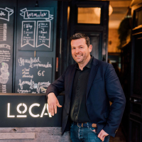 Bertrand Hesnard, dirigeant de Kolibri, devant le premier restaurant Loco Loca qui a ouvert à Rennes. 