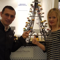 Franck et Anne Deville, codirigeants de la SA Deville, spécialisée dans la fabrication de macarons, dans la Loire.