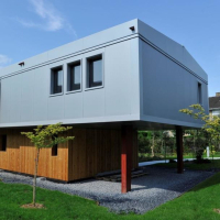 Construits en panneaux métalliques et RT 2012, les pavillons modulaires élaborés par Vilogia peuvent être montés, sans engins, en 10 jours par trois personnes. Ils pourraient coûter 50 000€ pour une configuration-type de 64 m². 