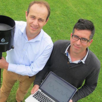 Martin Ducroquet et Michael Bruniaux ont lancé Sencrop en 2016. Depuis, leurs stations météo connectées ont trouvé 5000 utilisateurs parmi les agriculteurs français et européens. 
