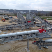L’exploitation du site de Saint-Jean-de-Folleville doit démarrer au deuxième semestre 2019 avec une capacité initiale de 600 000 t/an et une limite potentielle autorisée de 1,8 Mt/an.