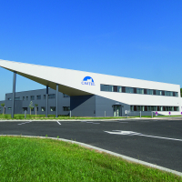 L'entreprise Castel est installée à Neuillé dans un bâtiment de 3250 mètres carrés.  