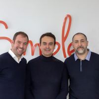 Anthony Jouannau, Eric Mignot et Salah Hamida, les fondateurs du courtier en assurance +Simple. 