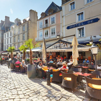 A Saint-Malo, les terrasses font le plein.
