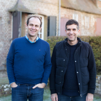 Martin Ducroquet (à gauche) et Michael Bruniaux (à droite) ont fondé Sencrop en 2016 à Euratechnologies (Lille).