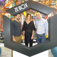 Ali Messoudi, fondateur de Transpare (à gauche) et Françoise Derout, cofondatrice d'Air Space Drone ont intégré l'incubateur et accélérateur Zebox, présidé par Matthieu Somekh (à gauche). 