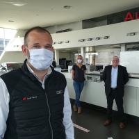 Jean-Christophe Meurou, directeur des concessions Audi de Saint-Brieuc et Lannion, et une partie de l'équipe.