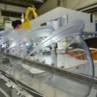 Implantée à Grasse, la PME Savimex cronçoit et fabrique des composants optiques en matériaux polymères