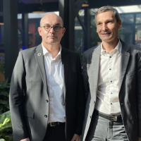 Loïc Hénaff et Malo Bouëssel du Bourg, président et directeur de Produit en Bretagne étaient à La Gacilly, chez Yves Rocher, pour l’assemblée générale 2021 de l’association.