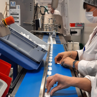 NG Biotech fabrique des tests sérologiques et antigéniques pour la détection du Covid-19, dans ses ateliers de Guipry.