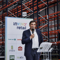 Guillaume Darrasse, directeur Général d'InVivo Retail  sur le nouveau site logistique de 36000 mètres carrés inauguré fin juin à Verrières-en-Anjou.