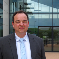 Daniel Rollier, de nationalité suisse, est le directeur général de SES-Sterling SA depuis 2018.