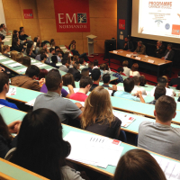 L'EM Normandie compte 5 800 étudiants sur l'ensemble de ses 5 campus, dont 1 000 étudiants internationaux.