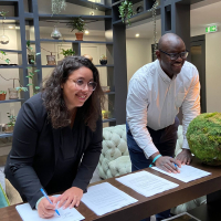 La signature officielle du protocole d’accord réunissant Doctibike et Green Riders Group s’est déroulée le 15 décembre à Saint-Denis.
