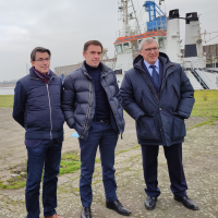 Erick Bocq, membre du bureau en charge des équipements portuaires; Antoine de Gouville, directeur des ports; Manuel Le Roux, président de la CCI Caen Normandie.