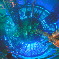 La France, l'Allemagne et le Royaume-Uni se sont engagées à investir 1 milliard d'euros dans les dix prochaines années pour moderniser l'Institut Laue-Langevin et son réacteur neutronique.