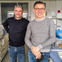 Denis Zeyer, directeur général de NovAliX (à gauche), et Stephan Jenn, président de la société, se sont installés en janvier 2022 dans leurs nouveaux locaux.