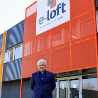 Le groupe Pincemin, codirigé par Philippe Roué (sur la photo) et Édouard Lefébure, déploie depuis 2012 un concept de maisons en bois modulaires : e-loft.