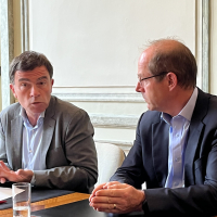Bernard Farges, président et Allan Sichel, vice-président du Conseil Interprofessionnel du Vin de Bordeaux (CIVB)