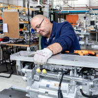 Le site Stellantis de Trémery, en Moselle, assemble les premiers groupes motopropulseurs électriques. Un moteur qui s’inscrit dans la stratégie d’électrification des modèles de véhicules du groupe.