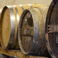 Selon les chiffres communiqués par le Bureau national interprofessionnel du cognac (BNIC), plus de 223 millions de bouteilles ont été expédiées en 2021 pour un chiffre d’affaires de 3,6 milliards d’euros au départ de Cognac.