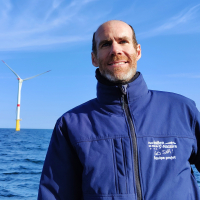 Cédric Le Bousse, directeur énergies marines renouvelables France chez EDF Renouvelables, sur le parc éolien de Saint-Nazaire.