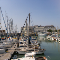Le port de Deauville est le plus grand port de plaisance du Calvados, avec 1 150 anneaux.