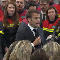 En visite à Dunkerque le 12 mai, Emmanuel Macron a pris la parole devant des salariés d’Aluminium Dunkerque pour saluer la dynamique du territoire, et annoncer de nouveaux projets industriels.