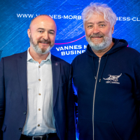 Yann Plantard, animateur du Vannes Morbihan Business Club, et Yvan Bourgnon, navigateur et président de l’ONG The Sea Cleaners et invité du réseau vannetais.