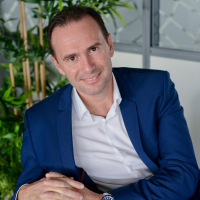 Fabrice Plasson est le fondateur et PDG d'Amoéba.