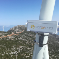 Le boîtier connecté de Sereema, installé sur les éoliennes, facilite l'aide à la décision pour gérer ces parcs de machines.