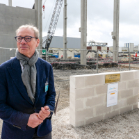 Le président d’Unither, Eric Goupil, lors de la pose de la première pierre du futur bâtiment de 6 000 m ².