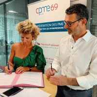 La coprésidente de French Tech One Lyon Saint-Etienne, Émilie Legoff et Franck Morize, le président de la CPME du Rhône à l’occasion de la signature de leur convention de partenariat.