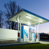 La station de recharge d’hydrogène à Chambéry est en activité depuis deux ans et fait partie du réseau de stations de la SAS Hympulsion, détenue à 33 % par la région