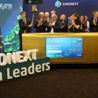 Pierre Brossollet, PDG d’Arverne Group, Xavier Caïtucoli, Erik Maris et Fabrice Dumonteil, fondateurs de Transition, ont sonné la cloche, aux côtés de Delphine d’Amarzit, PDG d’Euronext Paris.